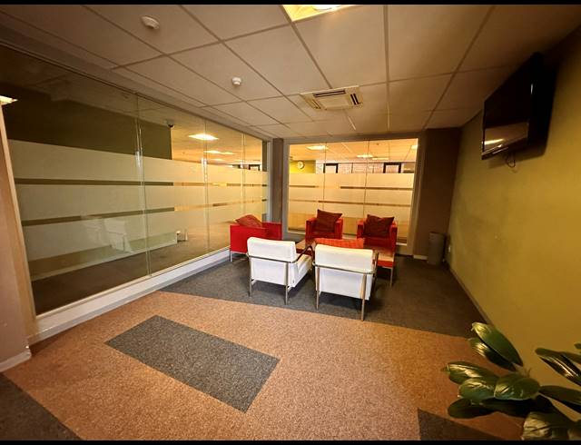 2,470M² OFFICE TO LET IN PARKTOWN